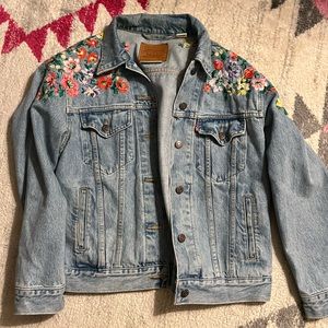 Women’s Levi’s Floral Appliqué Denim Jacket